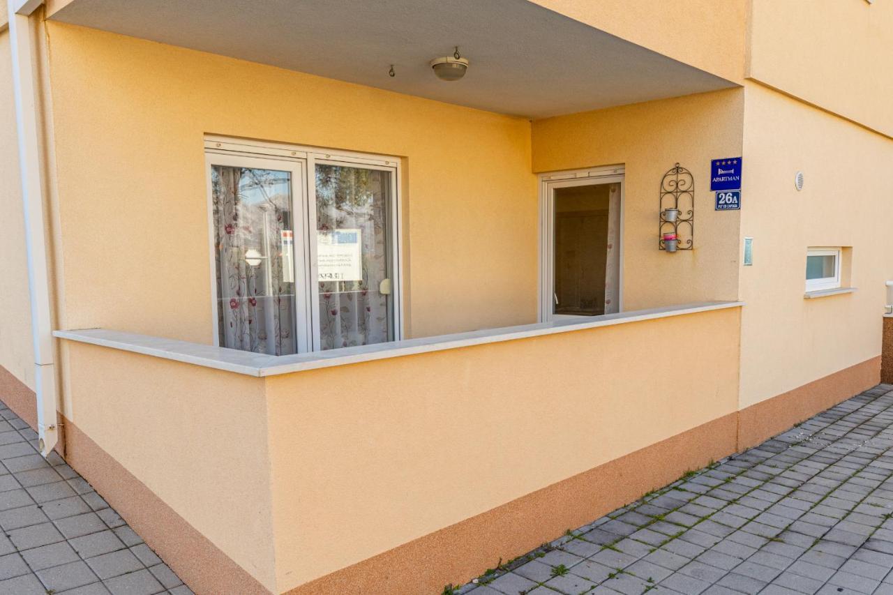 Spacious 2-Bedroom Apartment With Terrace And Parking ツァヴタット エクステリア 写真