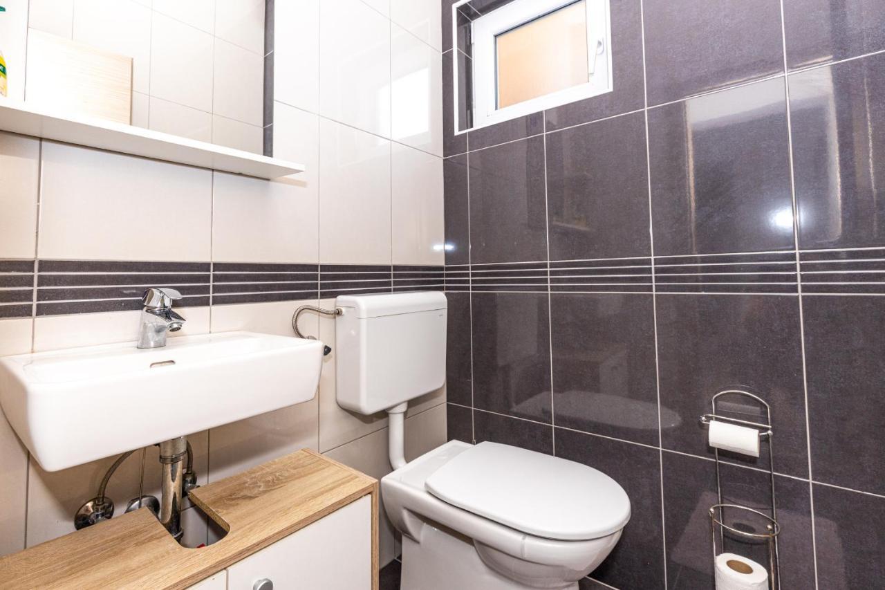 Spacious 2-Bedroom Apartment With Terrace And Parking ツァヴタット エクステリア 写真