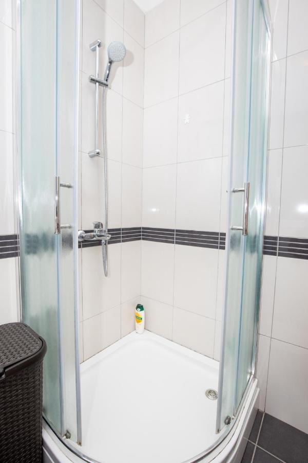 Spacious 2-Bedroom Apartment With Terrace And Parking ツァヴタット エクステリア 写真