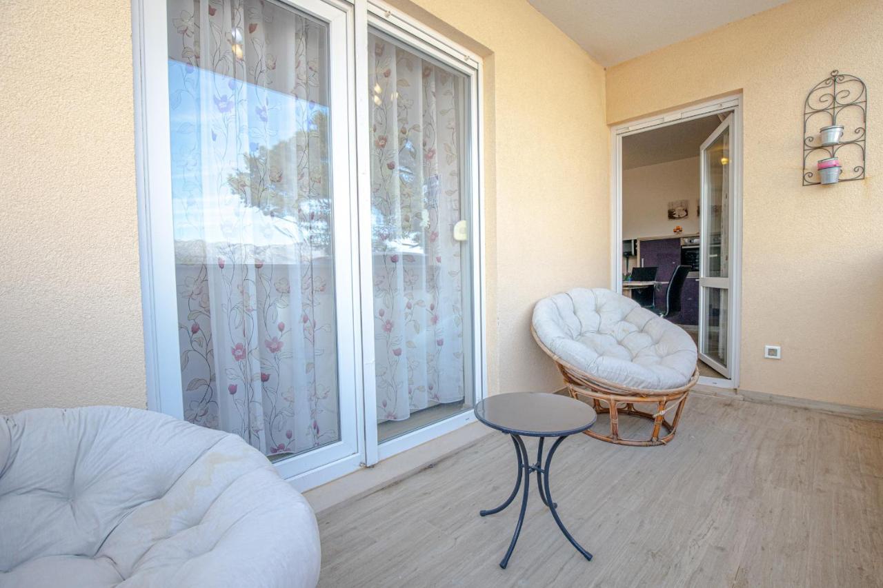 Spacious 2-Bedroom Apartment With Terrace And Parking ツァヴタット エクステリア 写真