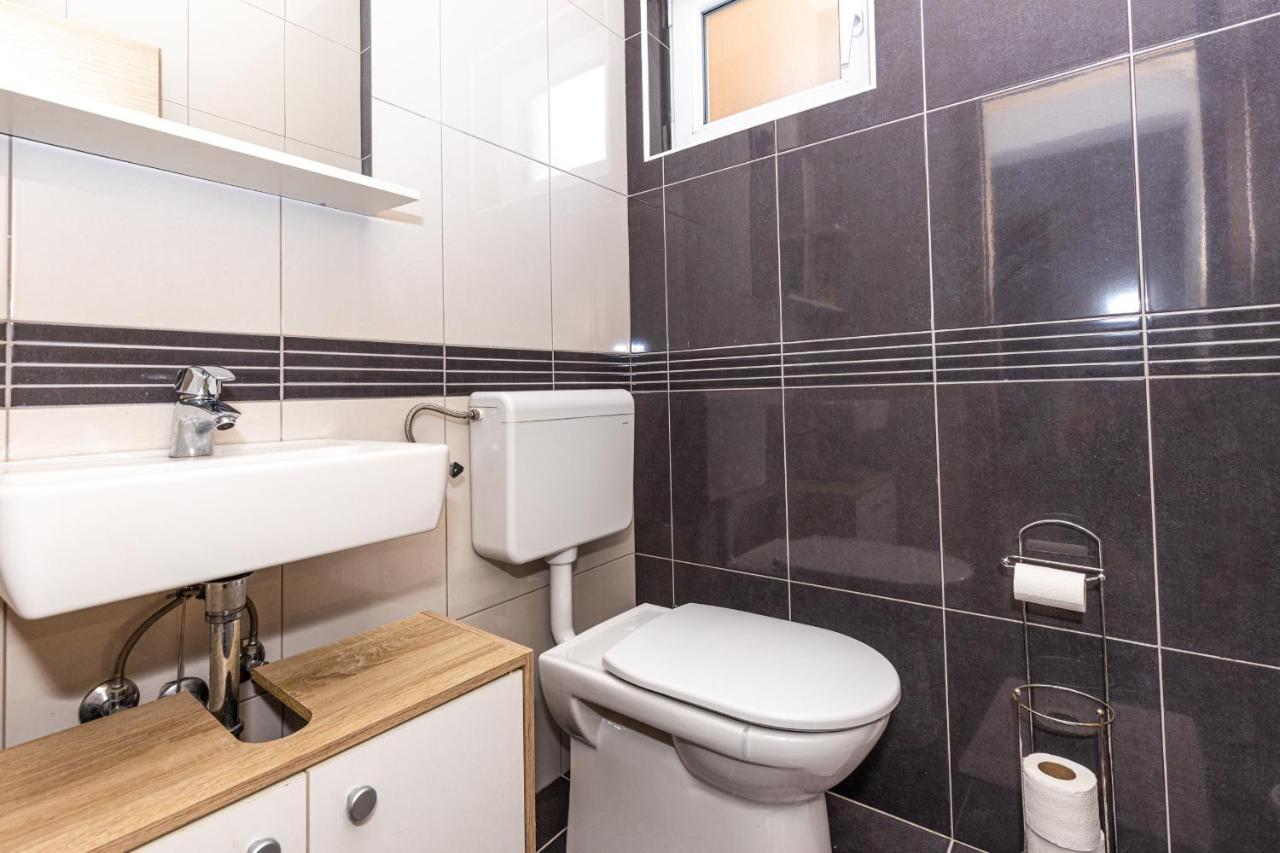 Spacious 2-Bedroom Apartment With Terrace And Parking ツァヴタット エクステリア 写真