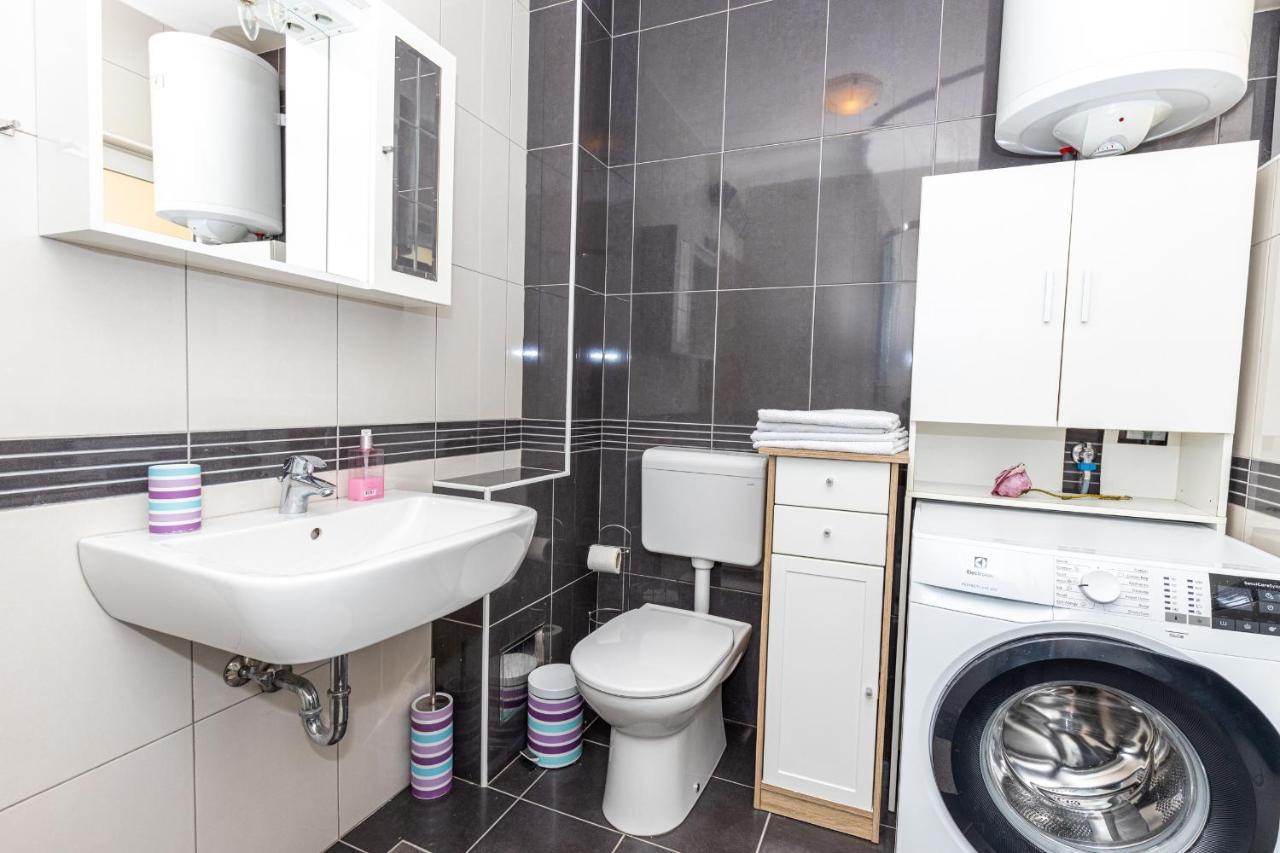 Spacious 2-Bedroom Apartment With Terrace And Parking ツァヴタット エクステリア 写真