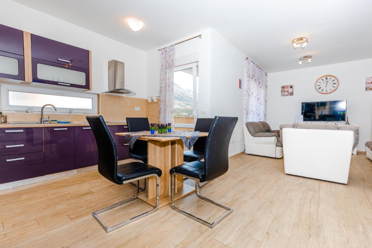 Spacious 2-Bedroom Apartment With Terrace And Parking ツァヴタット エクステリア 写真