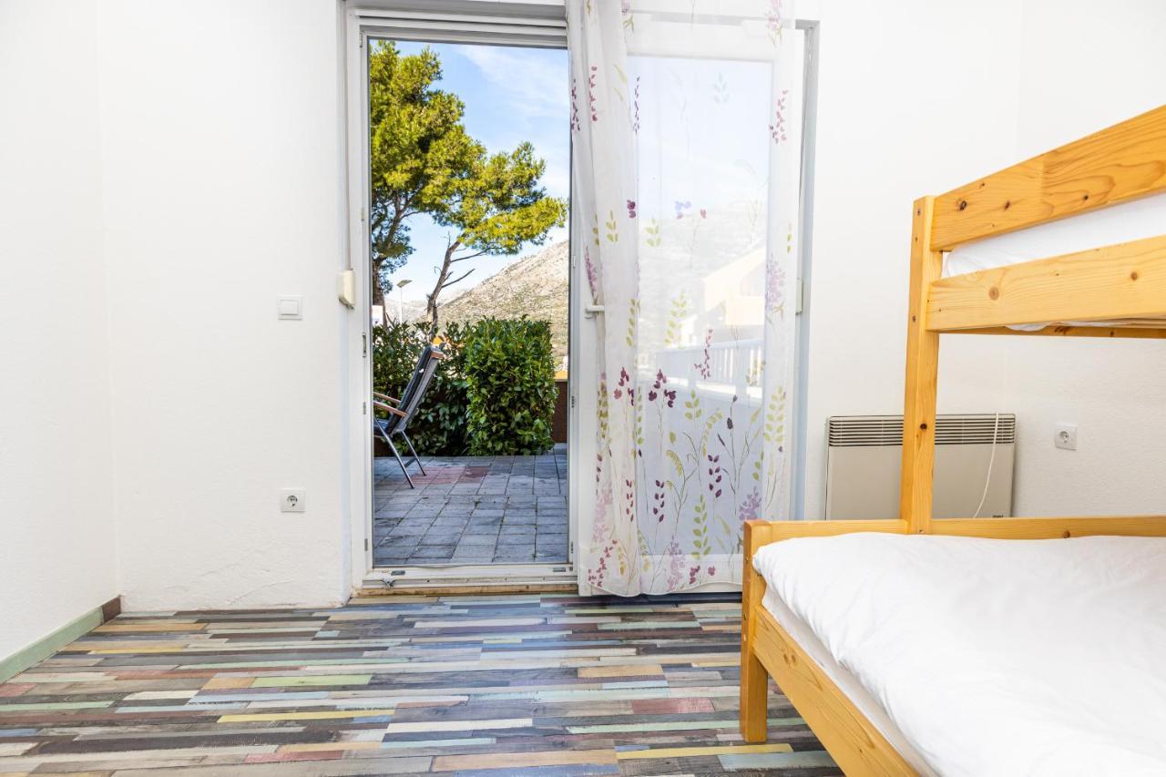 Spacious 2-Bedroom Apartment With Terrace And Parking ツァヴタット エクステリア 写真
