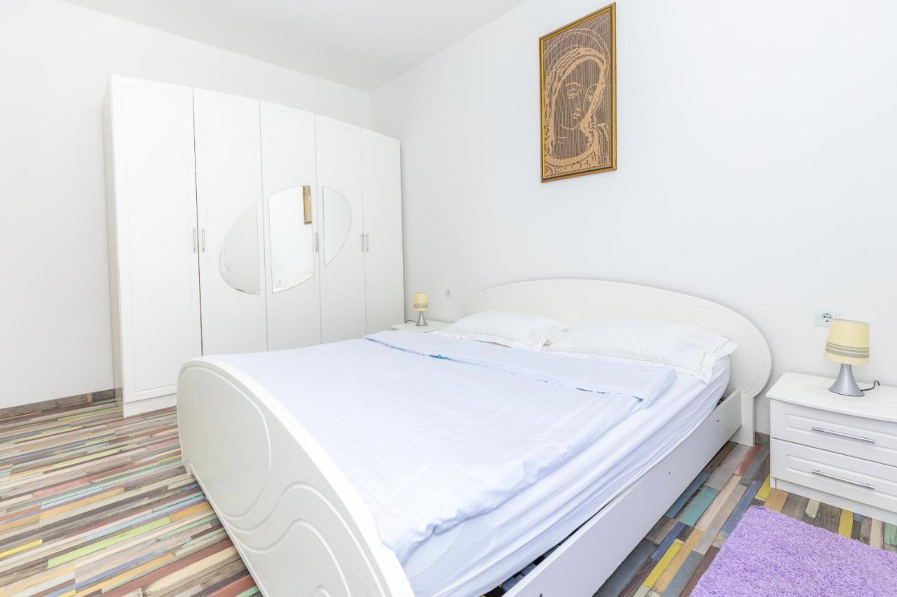 Spacious 2-Bedroom Apartment With Terrace And Parking ツァヴタット エクステリア 写真