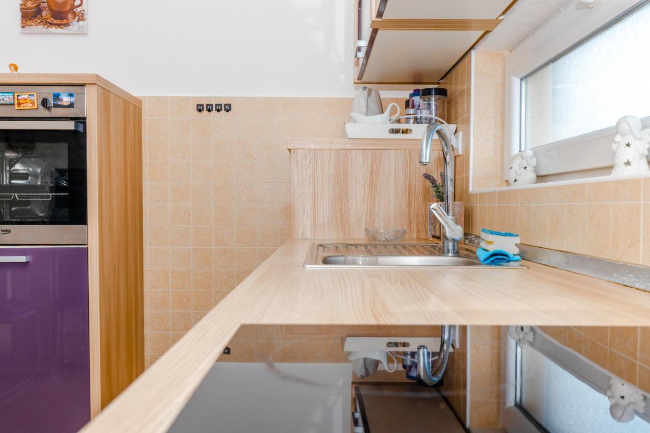 Spacious 2-Bedroom Apartment With Terrace And Parking ツァヴタット エクステリア 写真