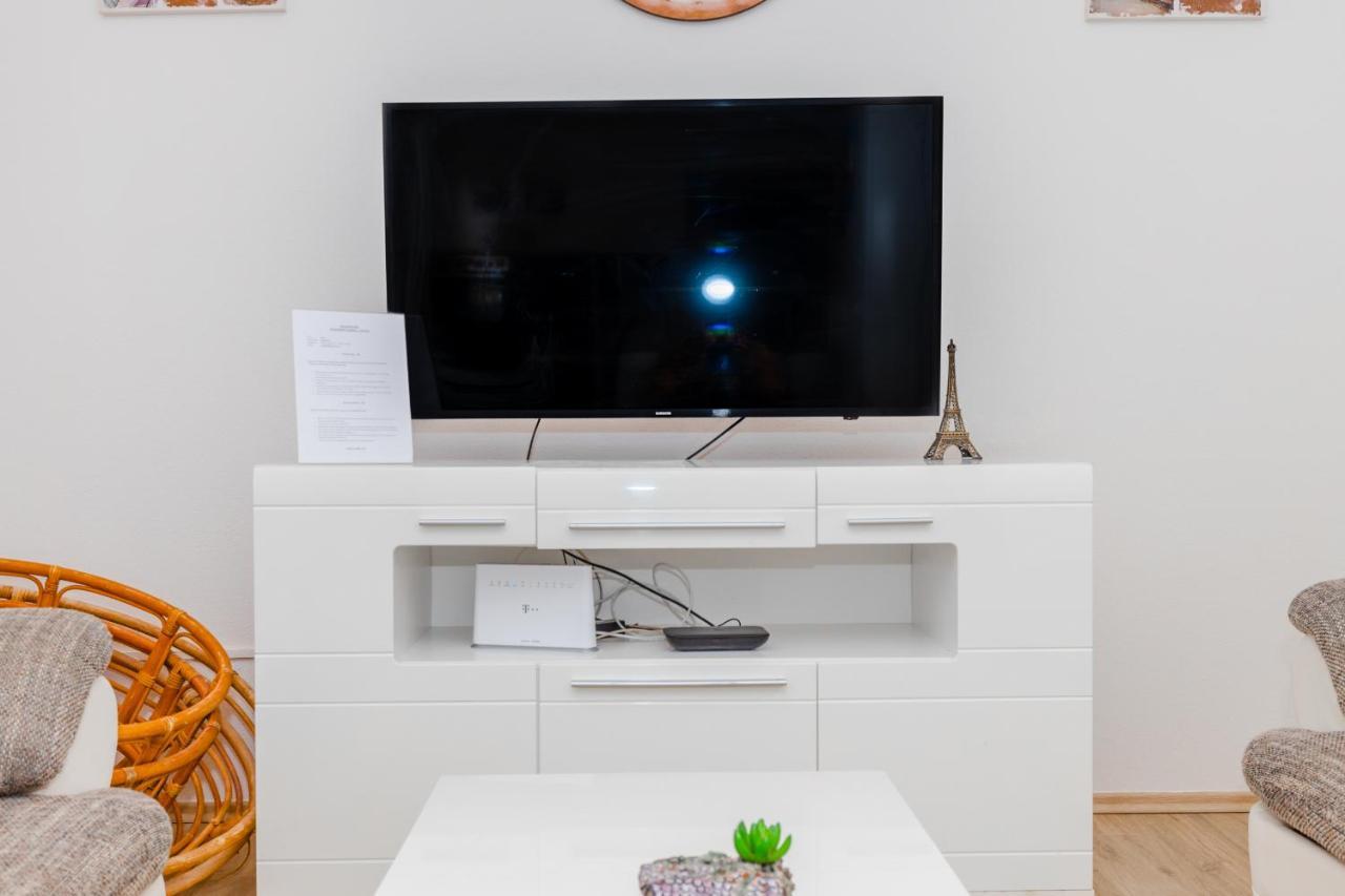 Spacious 2-Bedroom Apartment With Terrace And Parking ツァヴタット エクステリア 写真