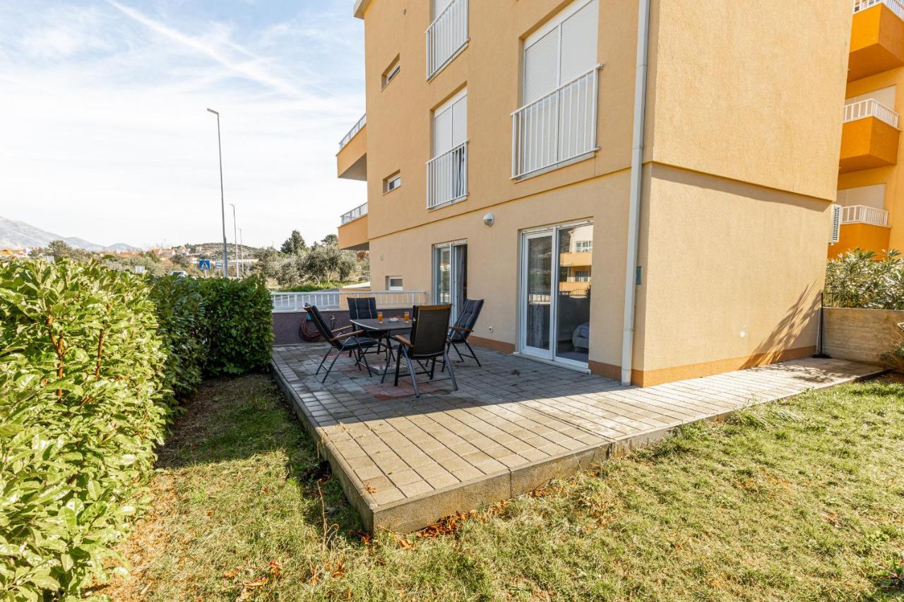 Spacious 2-Bedroom Apartment With Terrace And Parking ツァヴタット エクステリア 写真