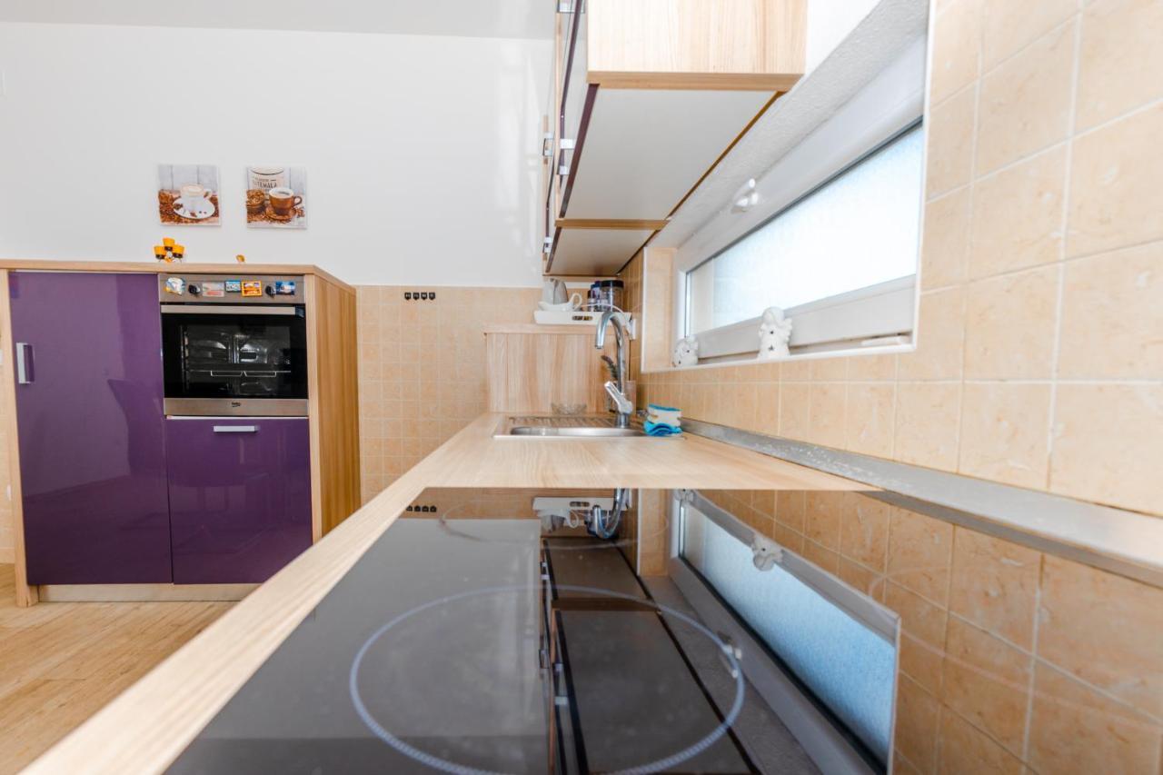Spacious 2-Bedroom Apartment With Terrace And Parking ツァヴタット エクステリア 写真