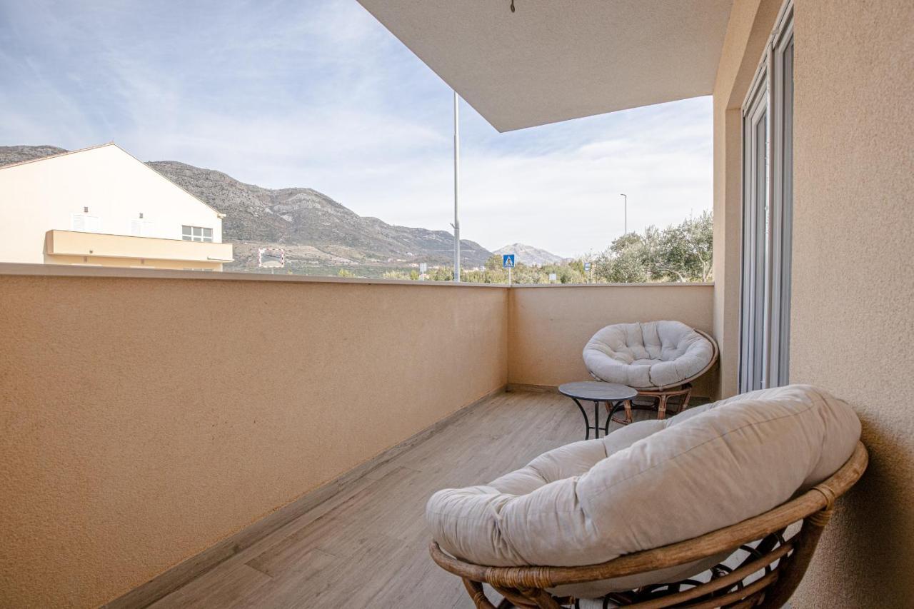 Spacious 2-Bedroom Apartment With Terrace And Parking ツァヴタット エクステリア 写真