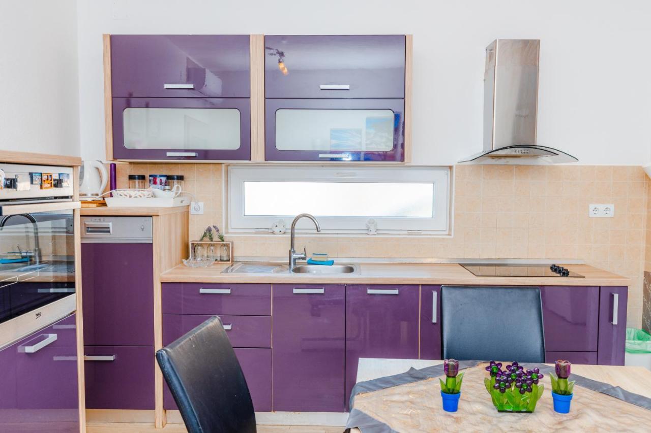 Spacious 2-Bedroom Apartment With Terrace And Parking ツァヴタット エクステリア 写真