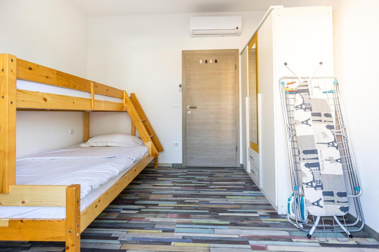 Spacious 2-Bedroom Apartment With Terrace And Parking ツァヴタット エクステリア 写真