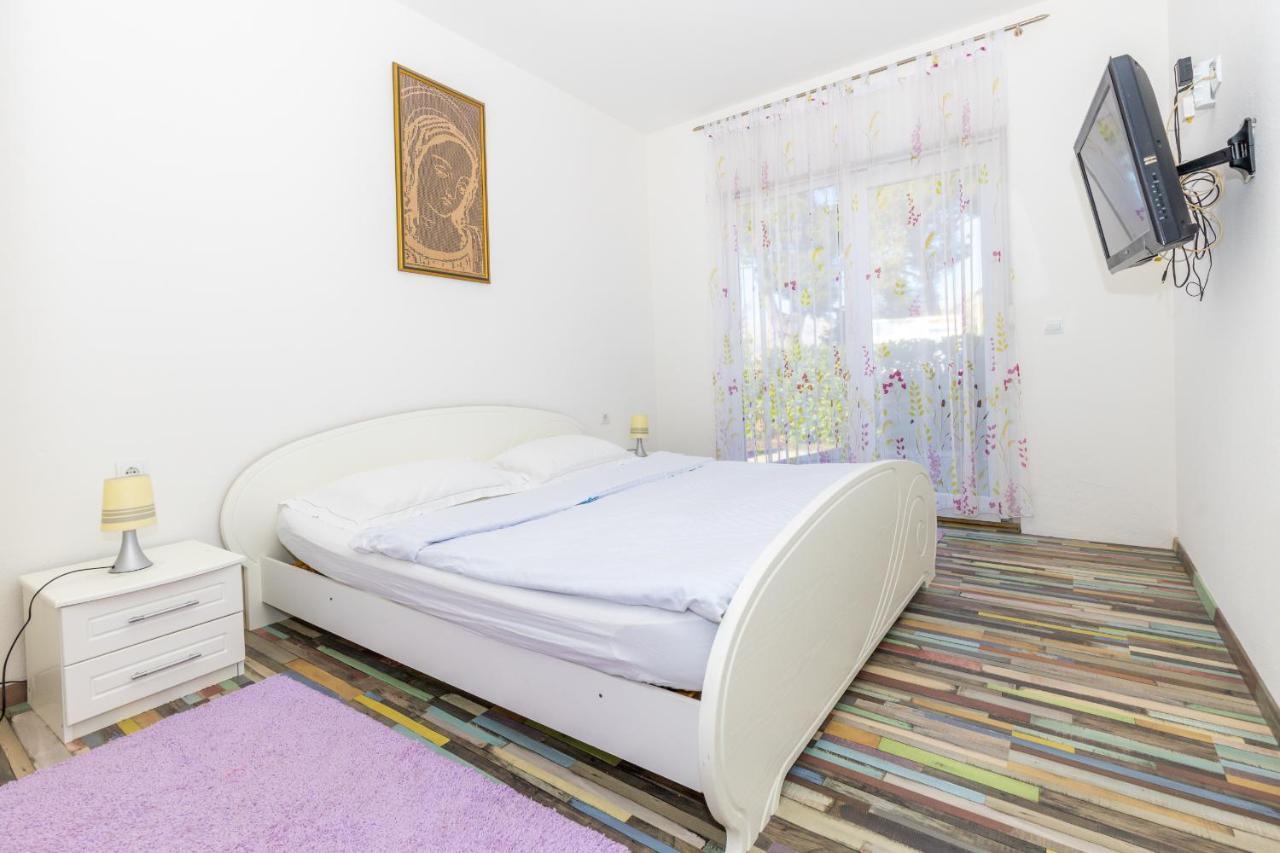 Spacious 2-Bedroom Apartment With Terrace And Parking ツァヴタット エクステリア 写真